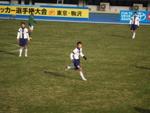 野洲の司令塔望月、この日はミスも多かったが、広い視野は群を抜いていた
