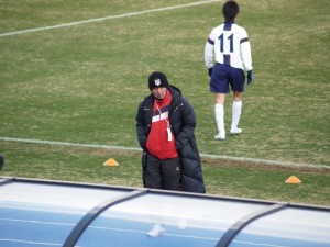 野洲のサッカーを支えた岩谷コーチ、今シーズンで退任する
