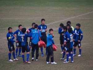 優勝して喜ぶガンバ大阪ユースのメンバーたち